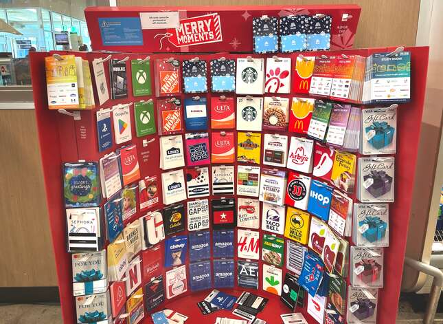 Zdjęcie z artykułu: Amerykanie mają niewykorzystane karty podarunkowe o wartości 27 miliardów dolarów